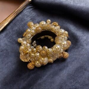 Faux Pearl White Gold Filigree Acrylic Beaded Hearts Expansion Bracelet Vintage